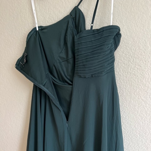 NWOT Extraordinary Elegance Emerald Pleated One-Shoulder Maxi Dress - Picture 7 of 8